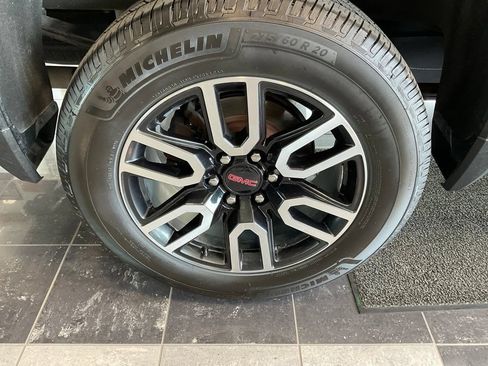 Used 2021 GMC Sierra 1500 AT4 w/ AT4 Preferred Package AWD/4WD image 6