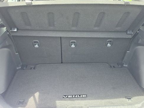 Used 2025 Hyundai Venue Limited FWD image 6