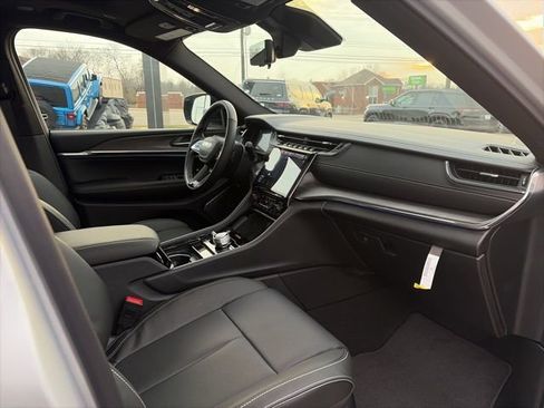 New 2025 Jeep Grand Cherokee L Overland w/ Advanced Protech Group III image 25