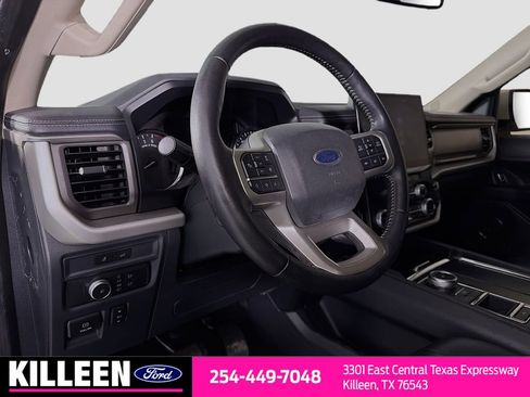 Used 2022 Ford Expedition XLT image 10