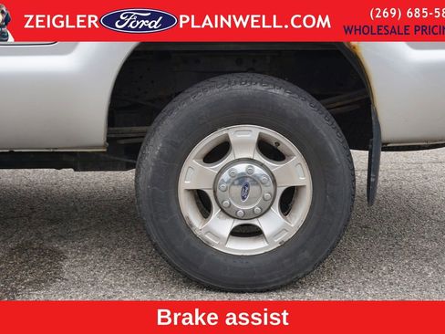 Used 2015 Ford F250 XLT w/ FX4 Off-Road Package AWD/4WD image 9