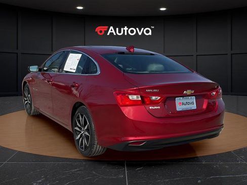 Used 2018 Chevrolet Malibu LT w/ Leather Package image 3