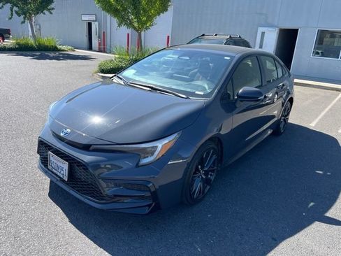Used 2025 Toyota Corolla SE FWD image 3