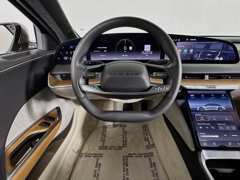 Used 2023 Lucid Air Touring image 4