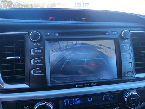 Used 2018 Toyota Highlander XLE image 17