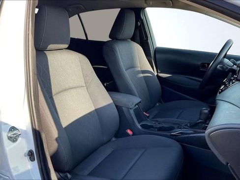 Used 2025 Toyota Corolla LE image 7