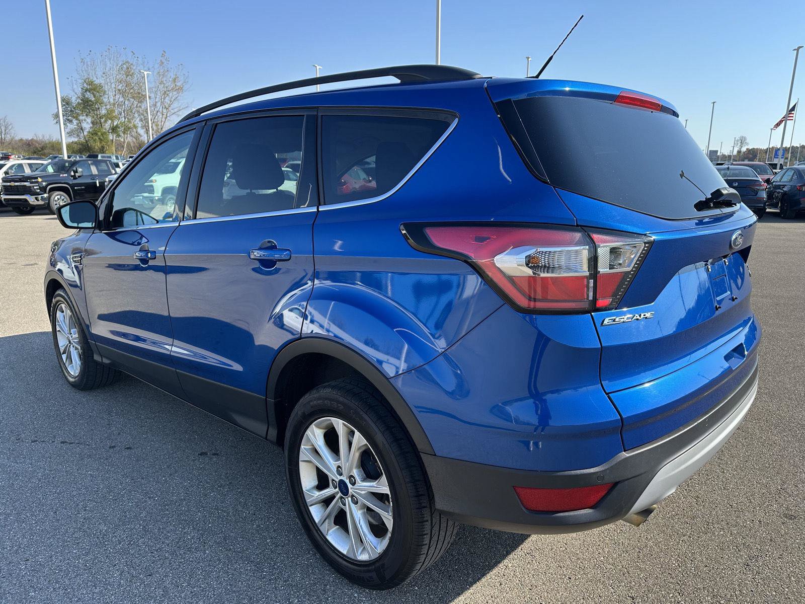Used 2017 Ford Escape SE w/ Equipment Group 201A FWD image 3