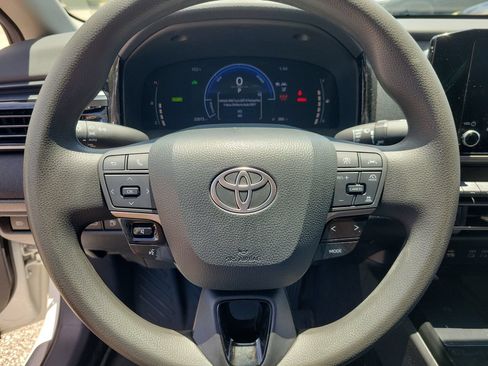 Used 2025 Toyota Camry LE w/ Convenience Package FWD image 19