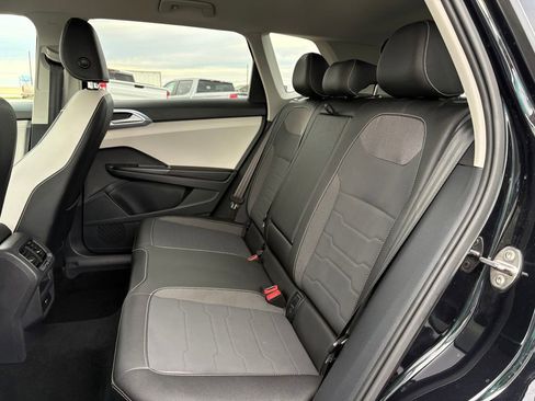 Used 2025 Volkswagen Taos SE FWD image 14