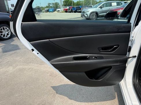 Used 2025 Hyundai Elantra SEL FWD image 19