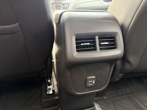 Used 2021 Chevrolet Equinox LT FWD image 26