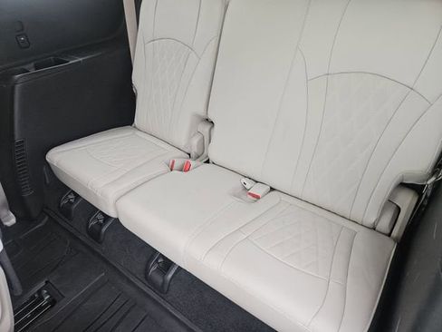 Used 2024 Buick Enclave Avenir w/ Avenir Technology Package image 32