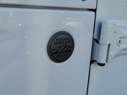 Used 2024 Jeep Gladiator Sport image 6