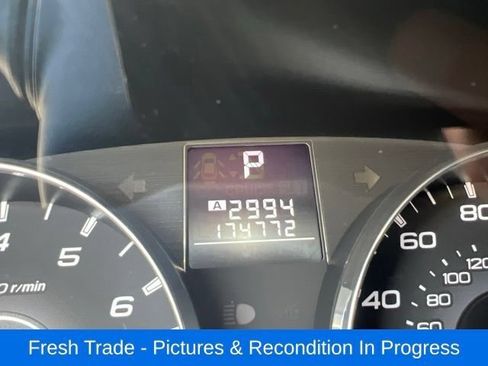 Used 2011 Subaru Outback 3.6R Limited w/ PWR Moonroof Pkg AWD/4WD image 14