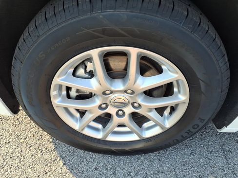 Used 2023 Chrysler Voyager LX FWD image 5