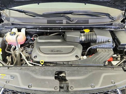 Used 2023 Chrysler Pacifica Touring-L FWD image 41