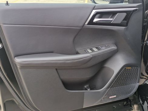 New 2026 Mitsubishi Outlander SE FWD image 11