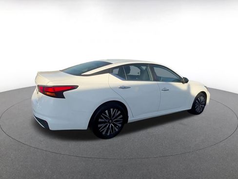 Used 2025 Nissan Altima 2.5 SV image 15