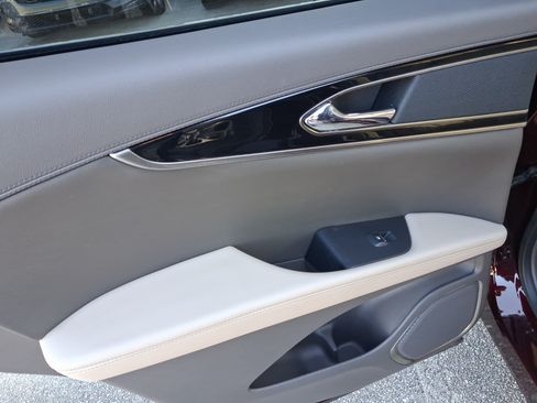 Certified 2022 Lincoln Nautilus FWD w/ Premium Package image 9