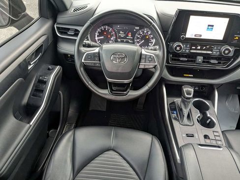 Used 2023 Toyota Highlander XSE image 13
