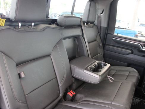 Used 2025 GMC Sierra 3500 SLT w/ SLT Convenience Package AWD/4WD image 17