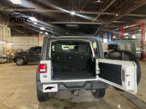 Used 2018 Jeep Wrangler Unlimited Sport S AWD/4WD image 21