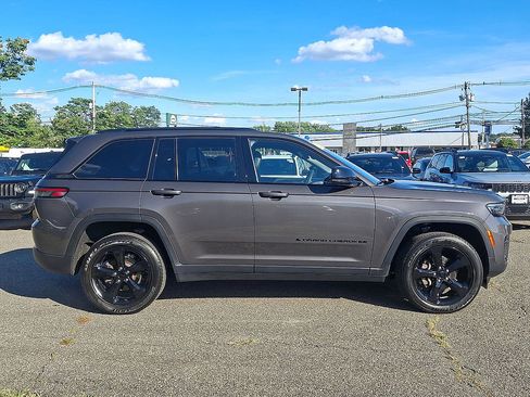 Certified 2023 Jeep Grand Cherokee Altitude AWD/4WD image 32