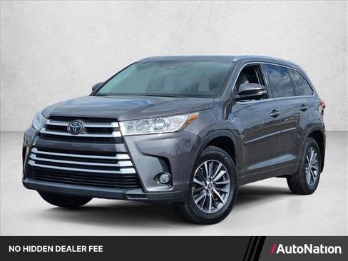 Used 2017 Toyota Highlander XLE AWD/4WD image 1