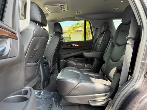 Used 2018 Cadillac Escalade Luxury w/ LPO, Radiant Package AWD/4WD image 21