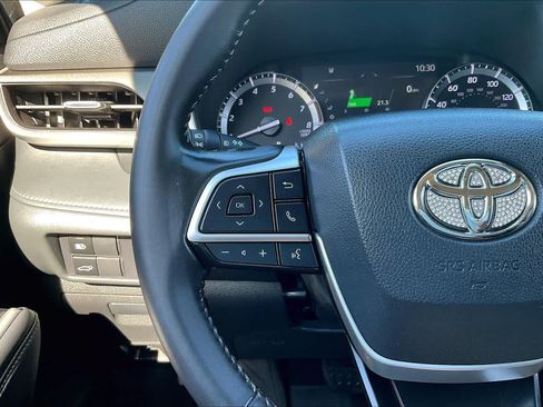 Used 2022 Toyota Highlander XLE FWD image 24