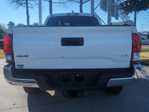 Certified 2020 Toyota Tacoma SR5 image 9