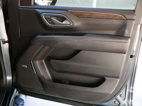 Used 2021 Chevrolet Suburban Z71 w/ Rear Media and Nav Package image 12