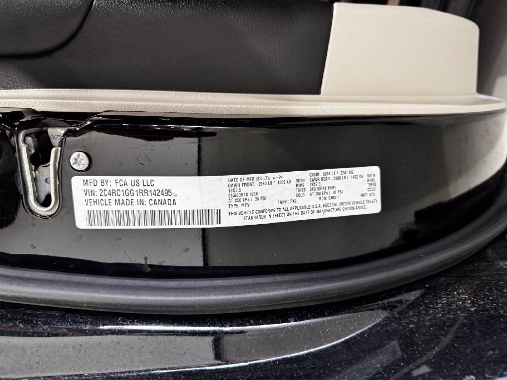 Used 2024 Chrysler Pacifica Limited FWD image 47