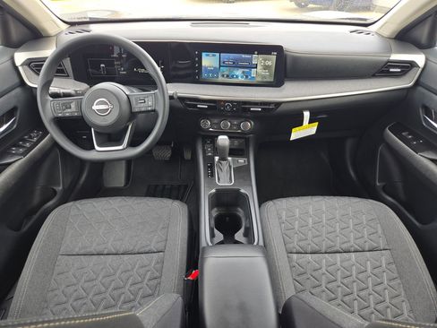 Used 2025 Nissan Kicks SV image 15