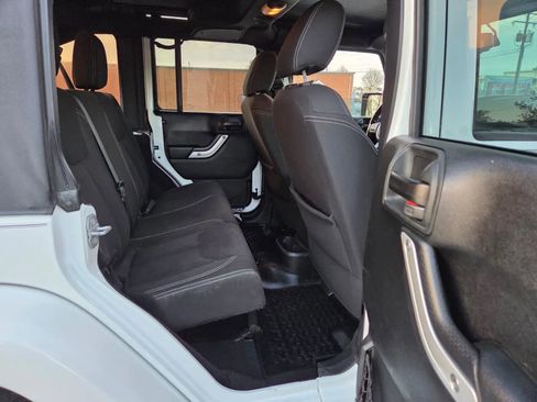 Used 2017 Jeep Wrangler Unlimited Sahara w/ Connectivity Group image 12