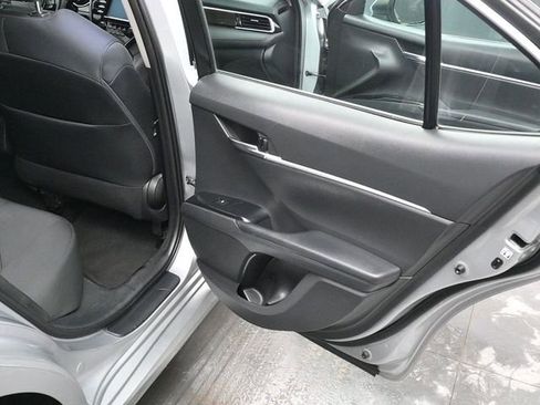 Used 2018 Toyota Camry LE image 12