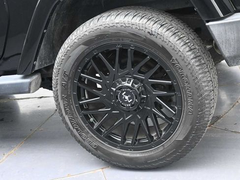Used 2018 Jeep Wrangler Sahara w/ Dual Top Group AWD/4WD image 5