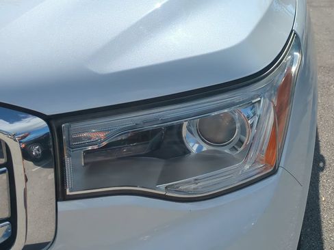 Used 2017 GMC Acadia Denali w/ Technology Package FWD image 11