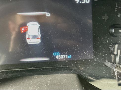 Used 2025 Toyota RAV4 LE FWD image 18