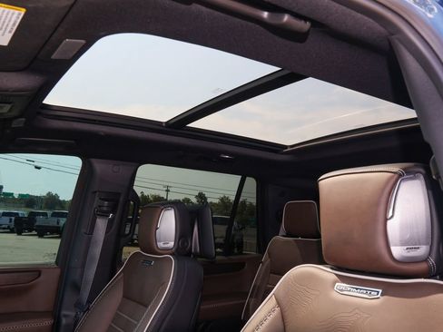 New 2026 GMC Yukon Denali Ultimate w/ LPO, Floor Liner Package AWD/4WD image 10