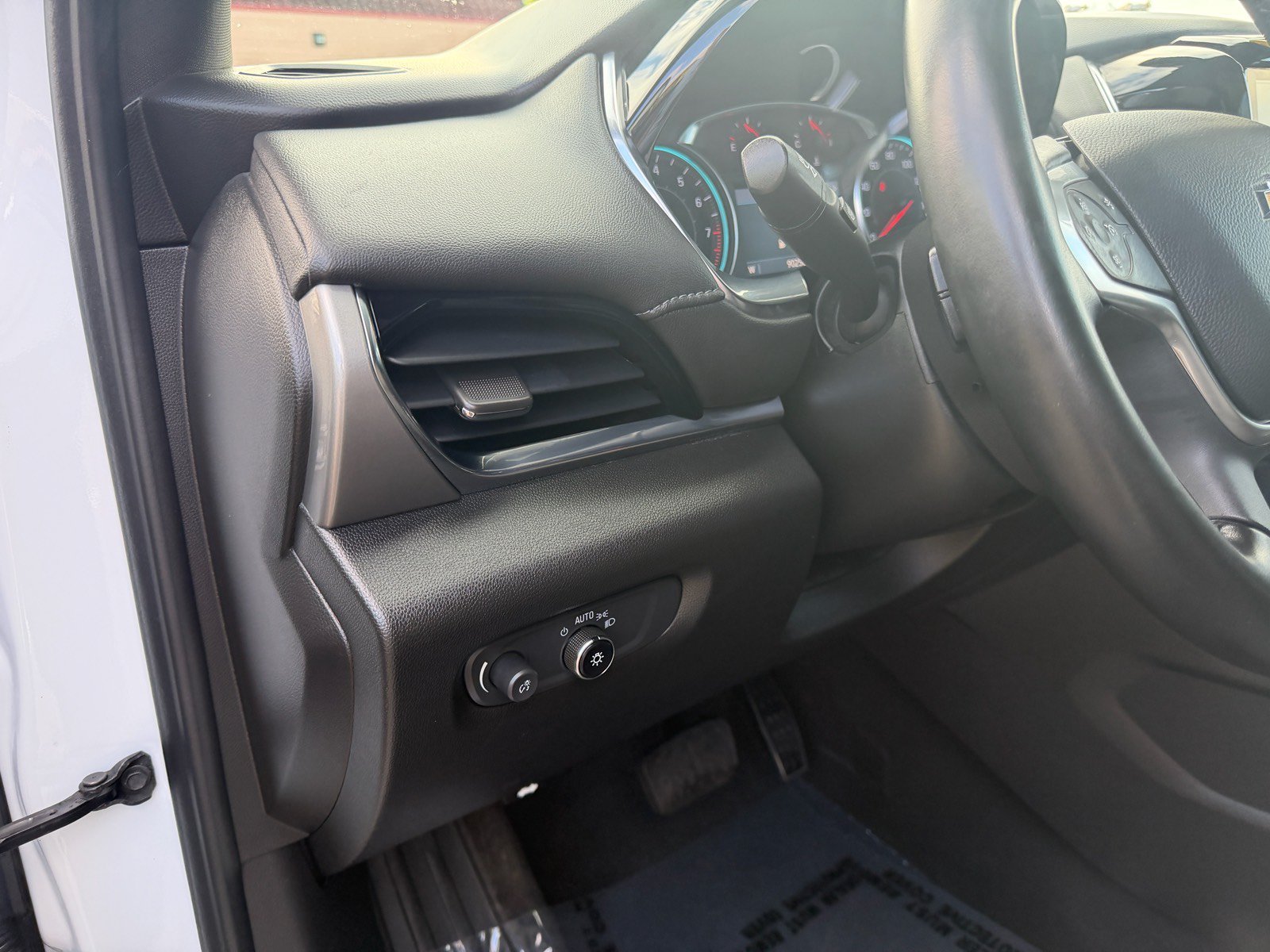 Used 2023 Chevrolet Traverse LT w/ LPO, Floor Liner Package AWD/4WD image 25
