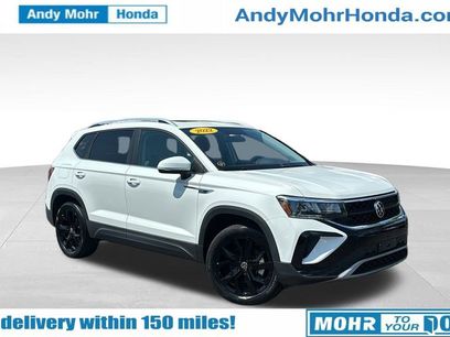 Used 2022 Volkswagen Taos SE w/ Panoramic Sunroof Package