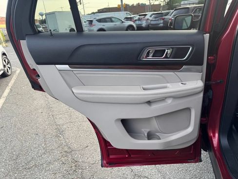 Used 2019 Ford Explorer Limited w/ Ford Safe & Smart Package FWD image 11