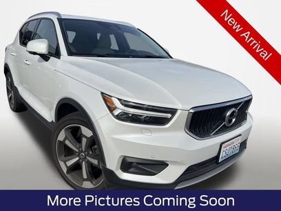 Used 2021 Volvo XC40 T5 Momentum w/ Premium Package