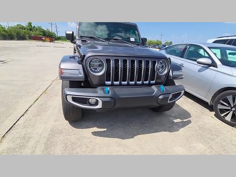 Used 2022 Jeep Wrangler Unlimited Sahara w/ Cold Weather Group AWD/4WD image 47