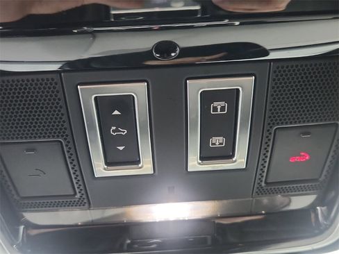 Used 2019 Land Rover Range Rover Velar R-Dynamic SE image 39