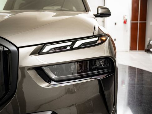 New 2026 BMW X7 xDrive40i w/ M Sport Package image 16