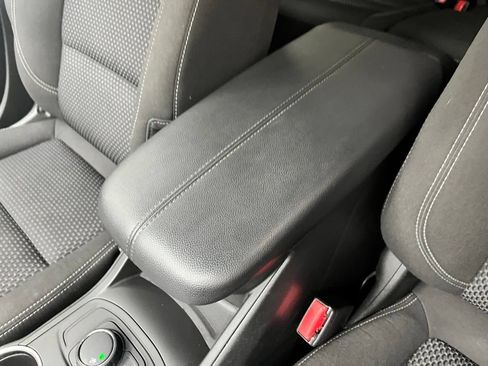Used 2023 GMC Terrain SLE FWD image 29