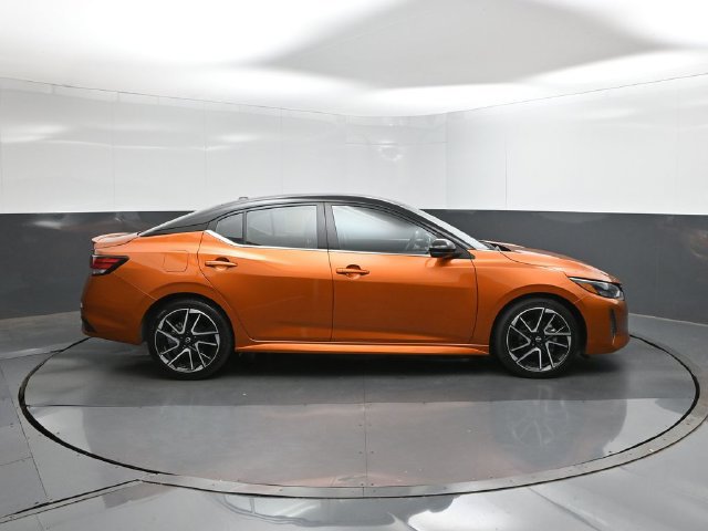 Used 2025 Nissan Sentra SR FWD image 11