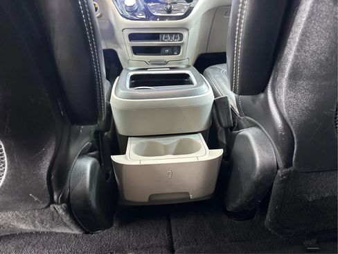 Used 2022 Chrysler Pacifica Touring-L FWD image 26